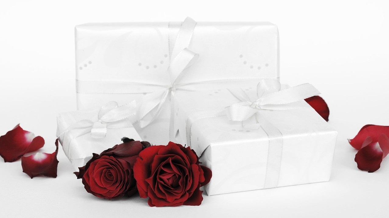 6 Romantic Ways to Surprise the Groom on Your Wedding Day
